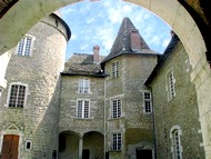 Le Chteau de Virieu, cour d'honneur.