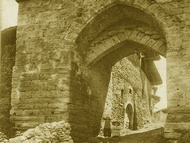 Beauvoir en Royans.  Porte des remparts.