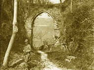 Beauvoir en Royans.  Porte des remparts.