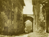 Beauvoir en Royans.  Porte des remparts.