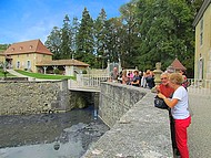 Longpra, groupe de visiteurs