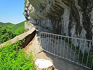 Ecouges, l'ancienne route en corniche