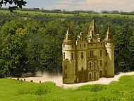Du chteau il ne reste que les ruines de trois tours.