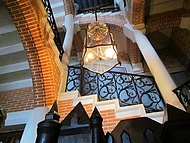 L'escalier du chteau est un hommage aux matriaux