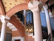 L'escalier du chteau est un hommage aux matriaux