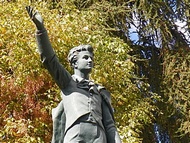 Au collge Aymon de Virieu se lia d'amiti avec Alphonse de Lamartine.