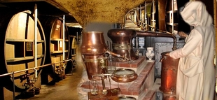 la plus longue cave  liqueurs du monde  Voiron.