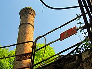 les ruines dantesques de la distillerie de Fourvoirie