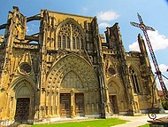 St Antoine l'Abbaye, faade de l'abbaye