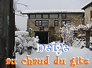 Lorsque tombe la neige au chaud du gte on suit la vie du jardin.